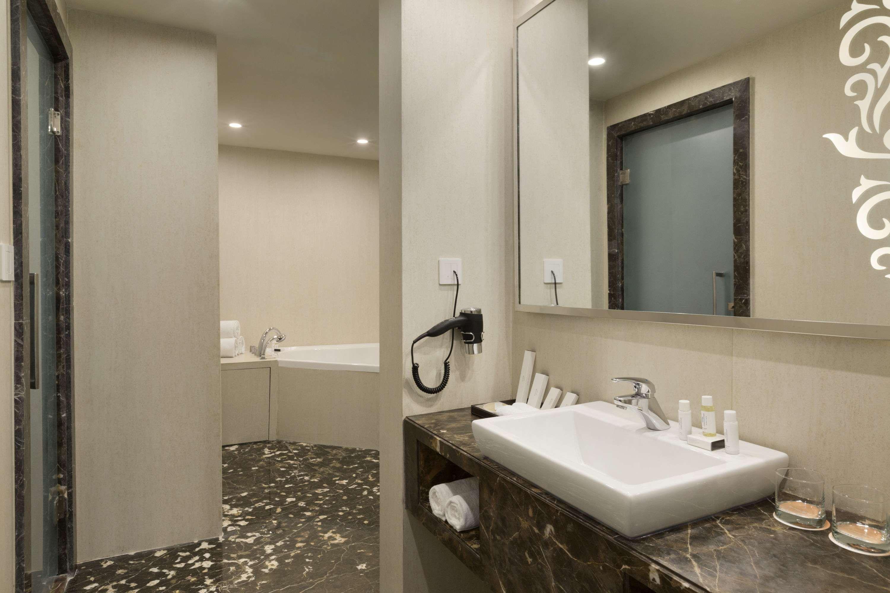 Howard Johnson By Wyndham, Hebbal, Bengaluru Bagian luar foto